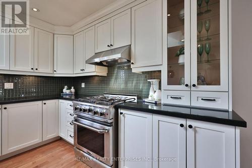 1439 Larchview Trail, Mississauga, ON - Indoor Photo Showing Kitchen