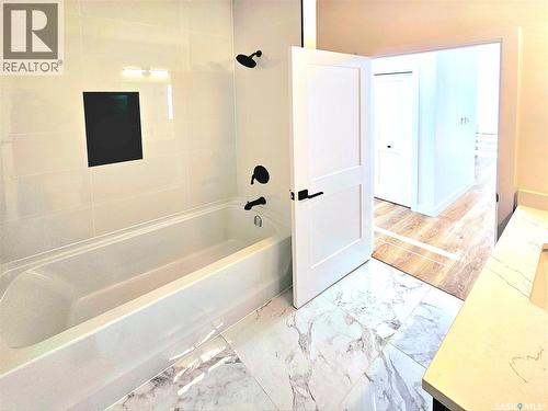 310 Flynn Manor, Saskatoon, SK - Indoor Photo Showing Bathroom
