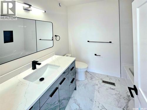 310 Flynn Manor, Saskatoon, SK - Indoor Photo Showing Bathroom
