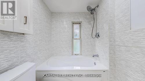 160 Picton Street E, Hamilton, ON - Indoor Photo Showing Bathroom