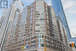 403 - 717 BAY STREET  Toronto, ON M5G 2J9