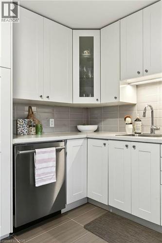 74 Belmont Avenue, Hamilton, ON - Indoor Photo Showing Kitchen