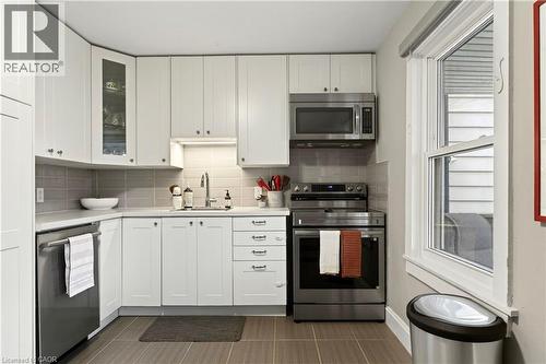 74 Belmont Avenue, Hamilton, ON - Indoor Photo Showing Kitchen