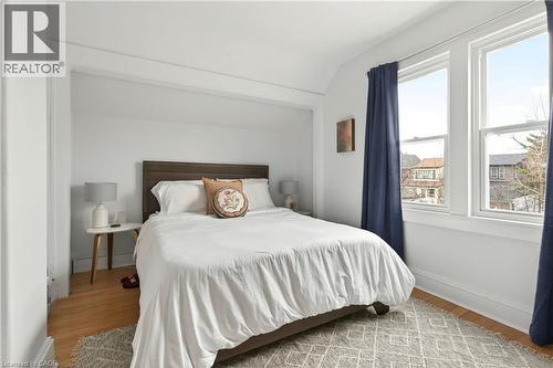 74 Belmont Avenue, Hamilton, ON - Indoor Photo Showing Bedroom