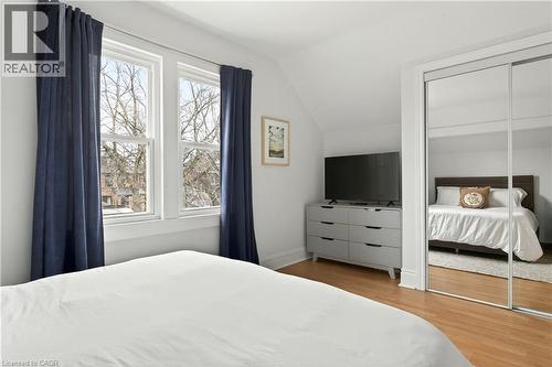 74 Belmont Avenue, Hamilton, ON - Indoor Photo Showing Bedroom