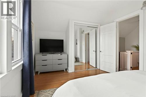 74 Belmont Avenue, Hamilton, ON - Indoor Photo Showing Bedroom