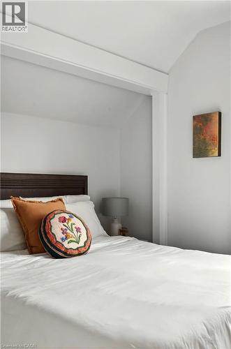 74 Belmont Avenue, Hamilton, ON - Indoor Photo Showing Bedroom