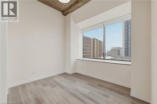 30 DUKE Street W Unit# 315 , Kitchener, Ontario N2H 3W5 4