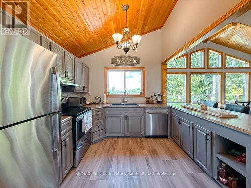 127 Burnetts Road, Mckellar, ON - Indoor Photo Showing Kitchen With Double Sink