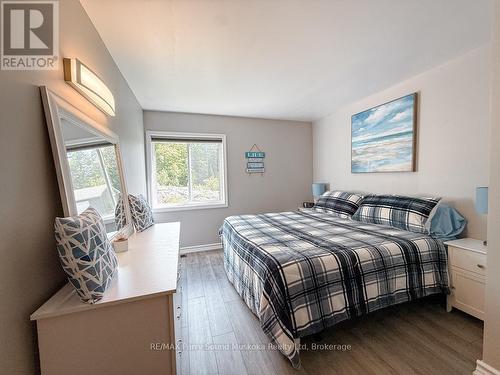 127 Burnetts Road, Mckellar, ON - Indoor Photo Showing Bedroom