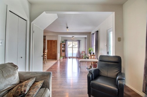 Salon - 18 Rue Roger, Saint-Éphrem-De-Beauce, QC - Indoor Photo Showing Other Room