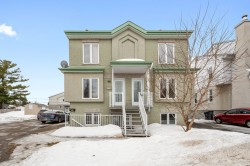 121  - 125 Rue des Peupliers  Blainville, QC J7E 5W2