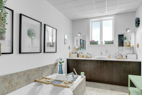 Bathroom - A-12 Ch. Des Tilleuls, Saint-Sauveur, QC - Indoor Photo Showing Bathroom