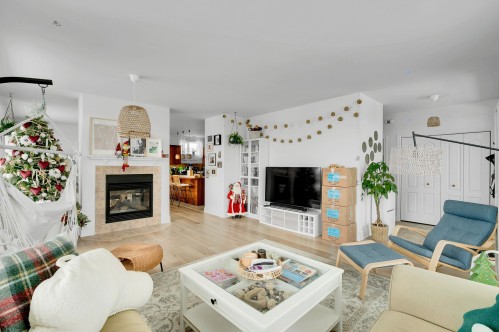 Living Room - A-12 Ch. Des Tilleuls, Saint-Sauveur, QC - Indoor Photo Showing Living Room With Fireplace