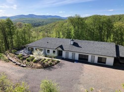 441 Ch. du Lac-Rossignol  Lac-Supérieur, QC J0T 1J0