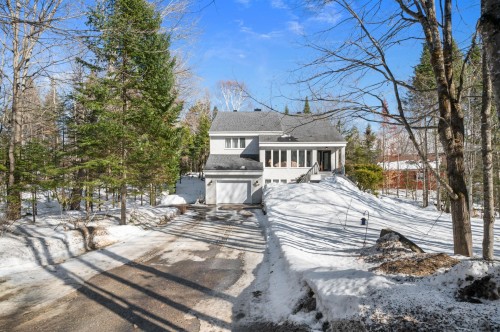 4585 Rue des Cavaliers  Sainte-Adèle, QC J8B 3H9