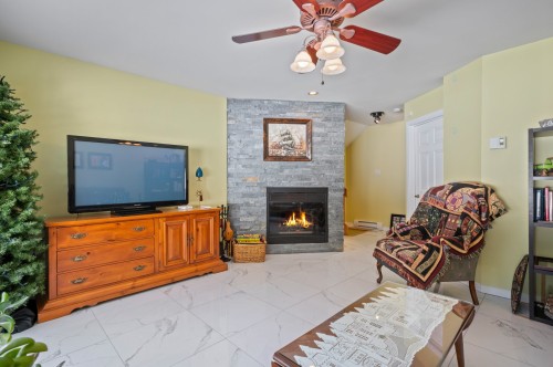 Salle familiale - 4585 Rue Des Cavaliers, Sainte-Adèle, QC - Indoor Photo Showing Living Room With Fireplace