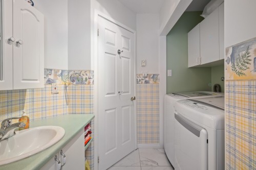 Salle de bains - 4585 Rue Des Cavaliers, Sainte-Adèle, QC - Indoor Photo Showing Laundry Room