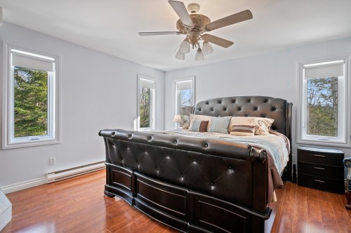 Chambre à coucher principale - 4585 Rue Des Cavaliers, Sainte-Adèle, QC - Indoor Photo Showing Bedroom