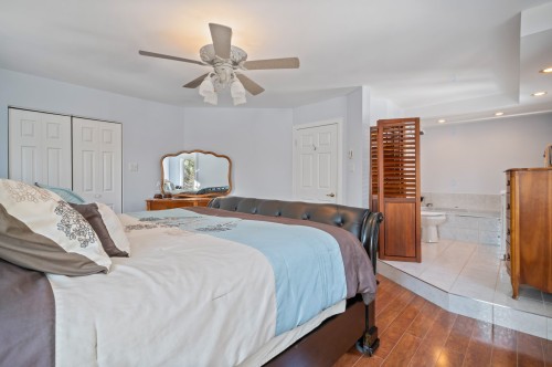 Chambre à coucher principale - 4585 Rue Des Cavaliers, Sainte-Adèle, QC - Indoor Photo Showing Bedroom