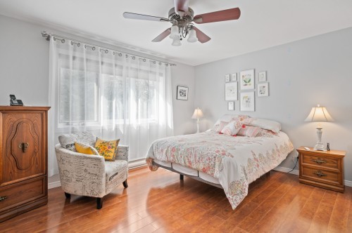 Chambre à coucher - 4585 Rue Des Cavaliers, Sainte-Adèle, QC - Indoor Photo Showing Bedroom