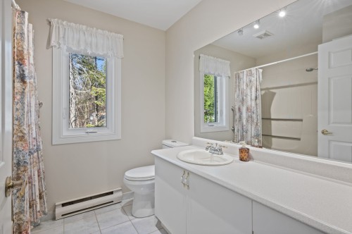 Salle de bains - 4585 Rue Des Cavaliers, Sainte-Adèle, QC - Indoor Photo Showing Bathroom