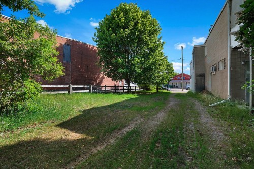 Stationnement - 387 Rue Main, Shawville, QC 