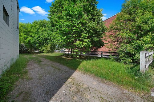 Stationnement - 387 Rue Main, Shawville, QC 