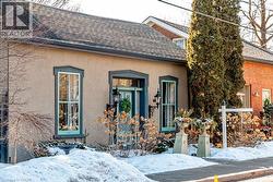 42 MELVILLE Street  Dundas, ON L9H 1Z8