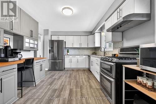 602 Clare Place, Burlington, ON - Indoor Photo Showing Kitchen With Stainless Steel Kitchen