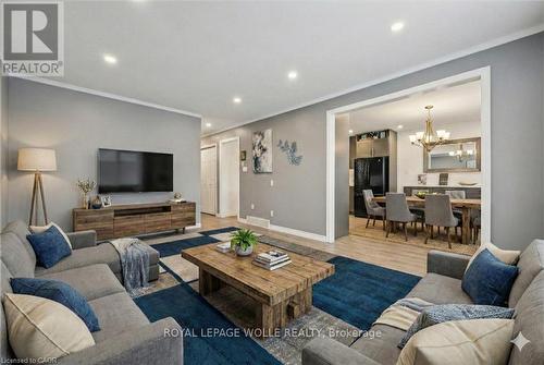 263 The Country Way, Kitchener, ON - Indoor Photo Showing Living Room
