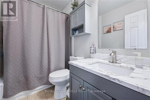 263 The Country Way, Kitchener, ON - Indoor Photo Showing Bathroom