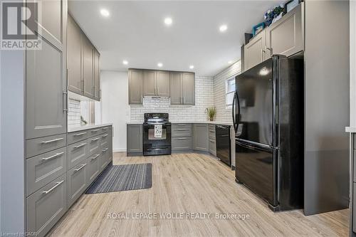263 The Country Way, Kitchener, ON - Indoor Photo Showing Kitchen With Upgraded Kitchen