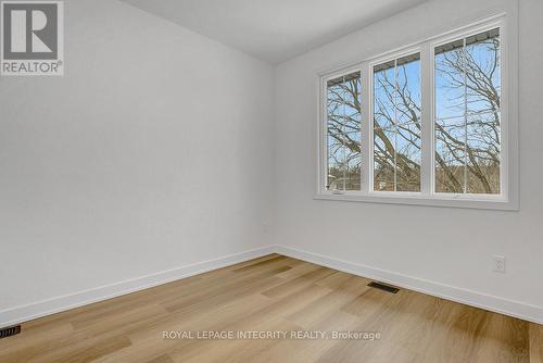 35 Ella Street, Ottawa, ON - Indoor Photo Showing Other Room