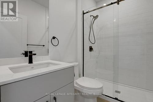 35 Ella Street, Ottawa, ON - Indoor Photo Showing Bathroom