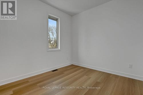 35 Ella Street, Ottawa, ON - Indoor Photo Showing Other Room