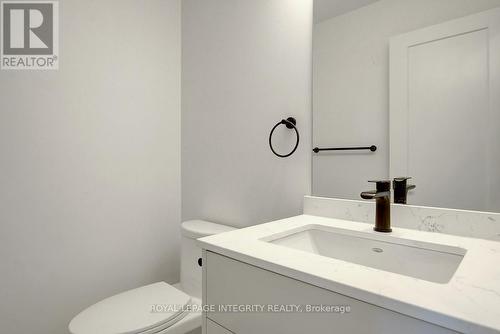 37 Ella Street, Ottawa, ON - Indoor Photo Showing Bathroom