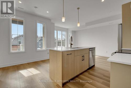 37 Ella Street, Ottawa, ON - Indoor Photo Showing Kitchen