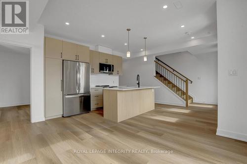 37 Ella Street, Ottawa, ON - Indoor Photo Showing Kitchen With Upgraded Kitchen