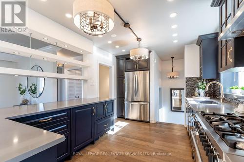 2132 Denise Road, Mississauga, ON - Indoor Photo Showing Kitchen With Upgraded Kitchen