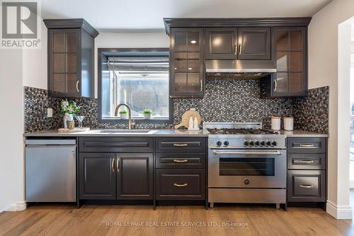 2132 Denise Road, Mississauga, ON - Indoor Photo Showing Kitchen With Upgraded Kitchen