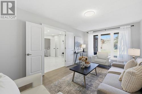 4134 Murray Hill Crescent, Mississauga, ON - Indoor Photo Showing Living Room