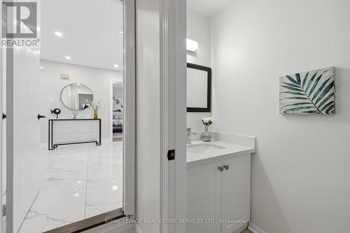 4134 Murray Hill Crescent, Mississauga, ON - Indoor Photo Showing Bathroom