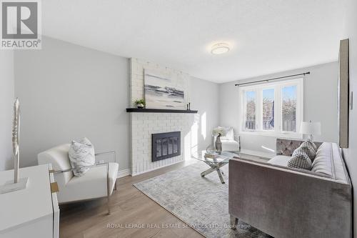 4134 Murray Hill Crescent, Mississauga, ON - Indoor Photo Showing Living Room With Fireplace