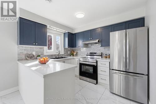4134 Murray Hill Crescent, Mississauga, ON - Indoor Photo Showing Kitchen With Upgraded Kitchen