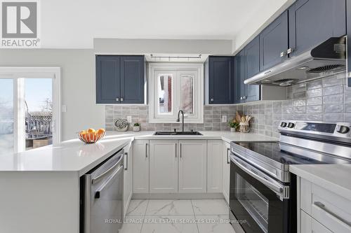 4134 Murray Hill Crescent, Mississauga, ON - Indoor Photo Showing Kitchen