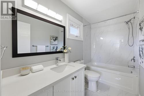 4134 Murray Hill Crescent, Mississauga, ON - Indoor Photo Showing Bathroom