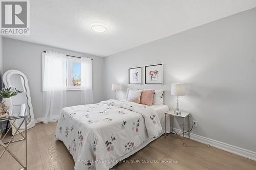 4134 Murray Hill Crescent, Mississauga, ON - Indoor Photo Showing Bedroom