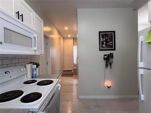 525 6Th Street Nw, Portage La Prairie, MB - Indoor Photo Showing Kitchen