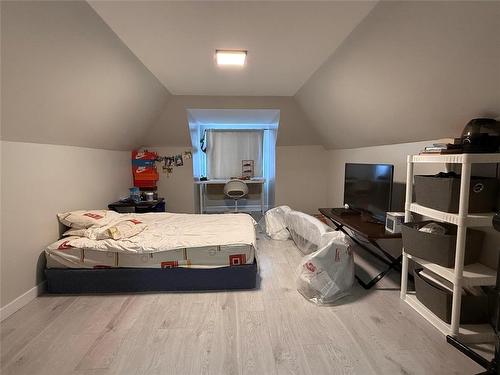 525 6Th Street Nw, Portage La Prairie, MB - Indoor Photo Showing Bedroom